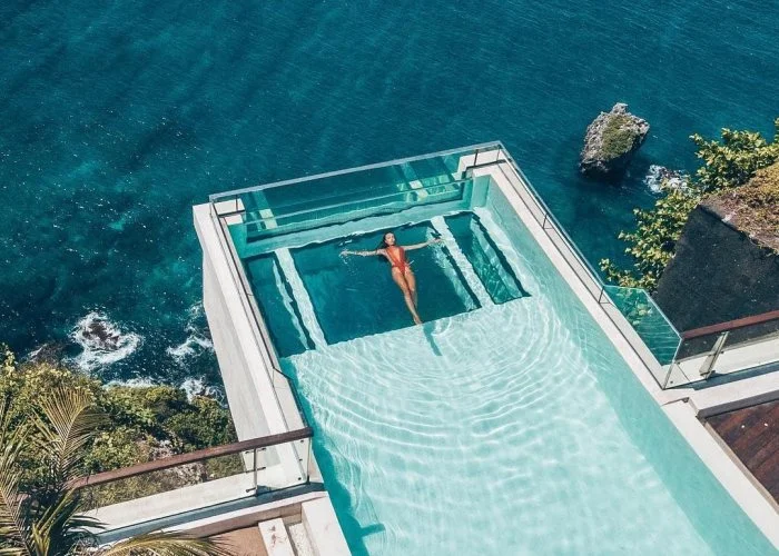 Villa için şeffaf cepheli akrilik havuz projesi